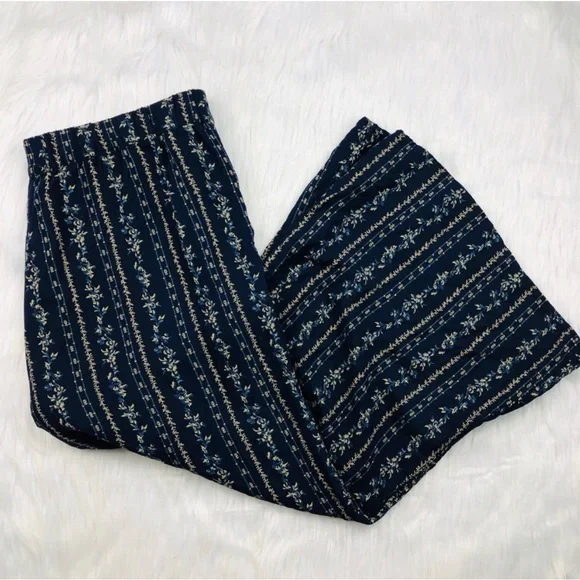 Feather Bone Navy Floral Wide Leg Cropped Pants - Picture 2 of 5